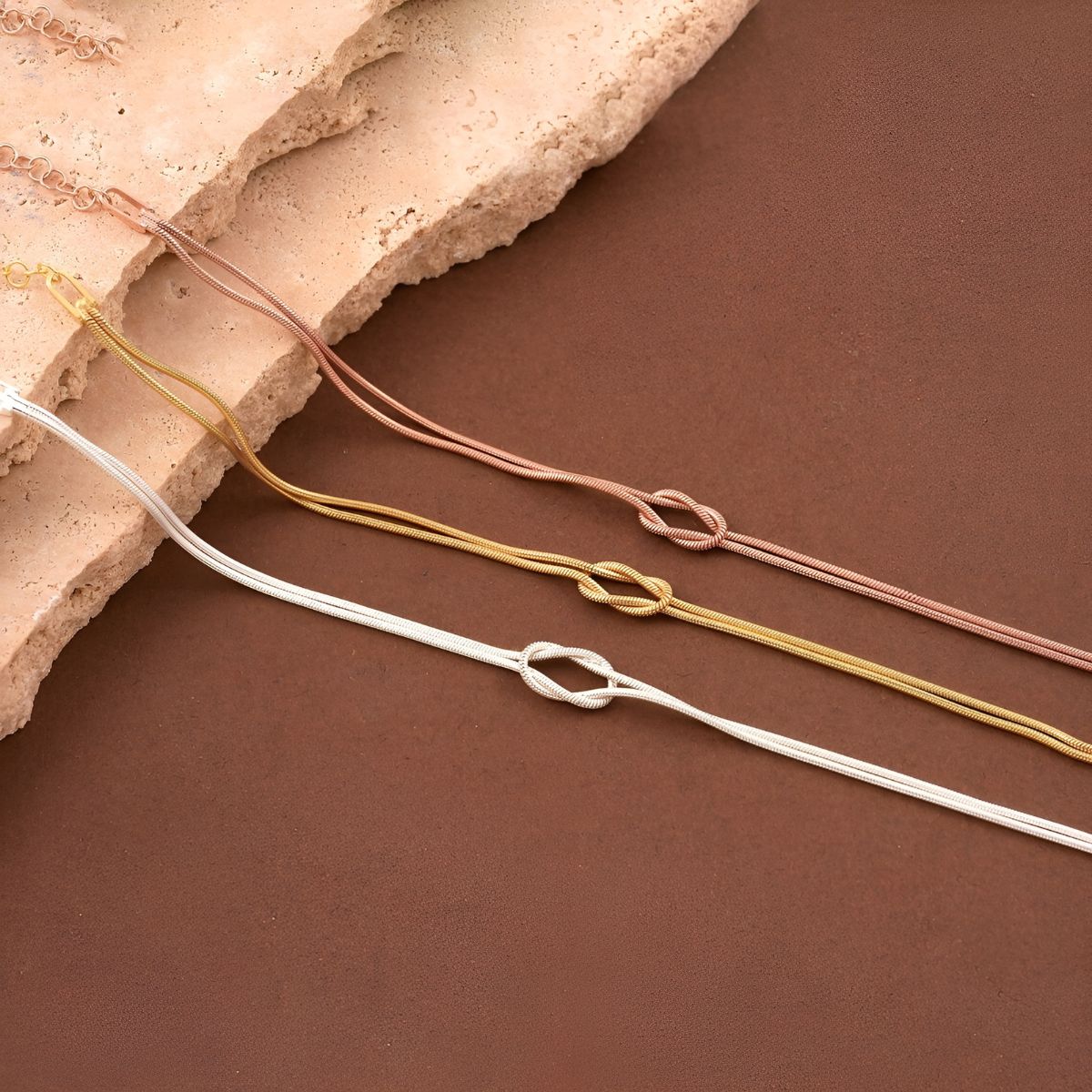 Coravanté™ צמיד קשר מותאם אישית עם נגיעה אלגנטית